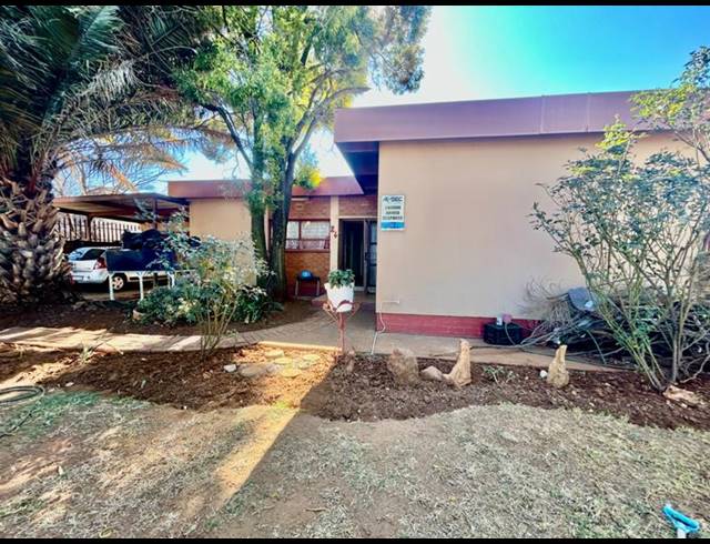 3 BEDROOM HOUSE FOR SALE IN VANDERBIJLPARK CE 5